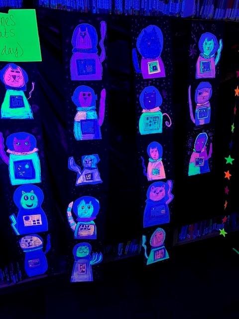 Glow Show 2025 - Glowing Cat Astronauts